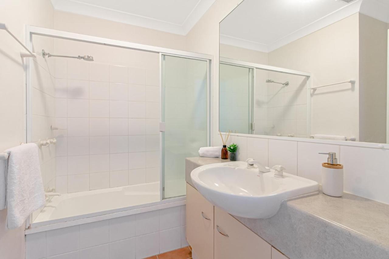 Apartment Sunrise Cove- 2br Waterfront By Uholiday